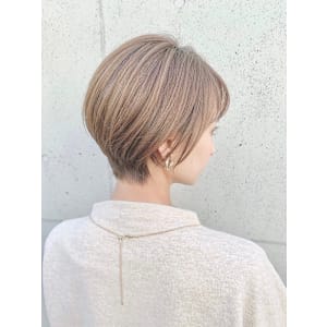 大人美人くびれショート似合わせカットイルミナカラー髪質改善