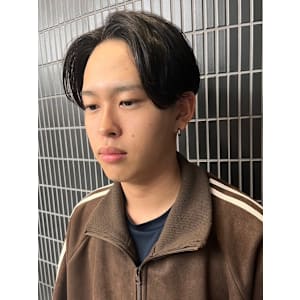 爽やか ニュアンスパーマ センターパート 刈り上げ　20代 