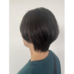 ショート/くびれ/カーキカラー