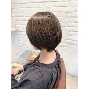 【MAGIC 小名木】丸みショート＆ハイライトカラ