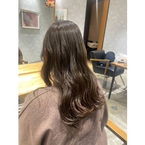 オリーブベージュ