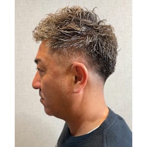 ニュアンスパーマ×スペインカール×スキンフェード