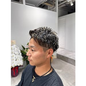 ハイライトとパーマで創るアップバングスタイル◎