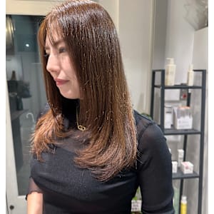 流行りの顔周りレイヤーカットで柔らかい雰囲気に◎