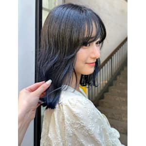 ブルーブラック　ウェーブ巻き　ミディアムボブ 髪質改善カラー