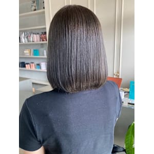 地毛風　ナチュラルブラウン　内巻きボブ　縮毛矯正　髪質改善