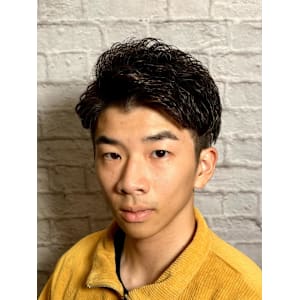 アイロンパーマでつくる『アップバングショート』