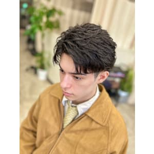 短髪/メンズ/銀座/東京/男性/前髪あげ/ツイストパーマ