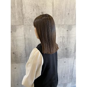 ぱつんとミディアム《ARCH CHIAKI》