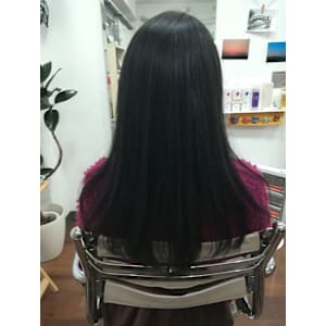 ヘナカラーで染めながらトリートメント！美髪ロング