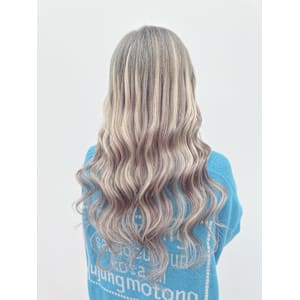 ハイトーンギャルならこれ！シルバー×ホワイト！