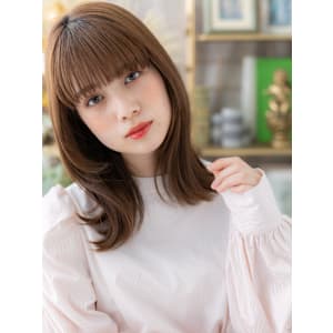 外ハネレイヤーミディアム韓国風アースカラー　姫カットレイヤー