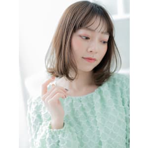 アースカラー韓国風前下がり小顔ウェットヘア　細めハイライト