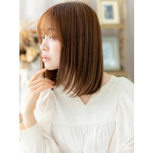 ミルクティーカラー艶髪ワンカールミディアム　細めハイライト