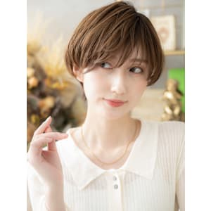 斜めバング丸みショート小顔ヘルシースタイル　細めハイライト