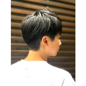 ビジネスフレンチカジュアルかきあげバングツーブロックショート