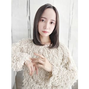 センターパートの大人ワンカールスタイル