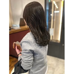 オリーブグレージュ　透明感カラー　ブリーチなしカラー　艶感