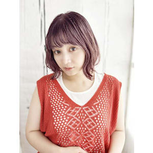 ツヤ感ピンクのニュアンスカールボブスタイル