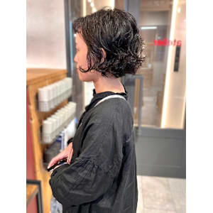 ボブパーマ　強めパーマ　オン眉　束感　20代　大人ショート