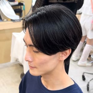 大人ナチュラルセンターパート　ウルフ　メンズカット福岡天神