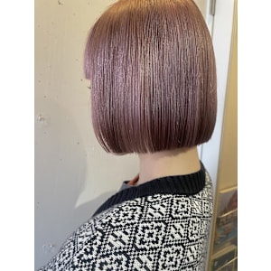 ピンクベージュ×切りっぱなしボブ