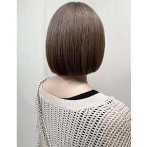 ミルクティーベージュ×切りっぱなしボブ
