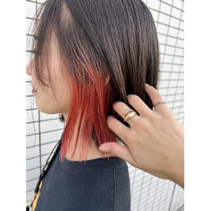 《cropes辻堂 阿部》レッドイヤリングカラーとボブ