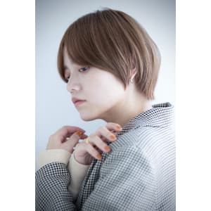 ハンサムマッシュショート　耳掛けショート　ベージュカラー