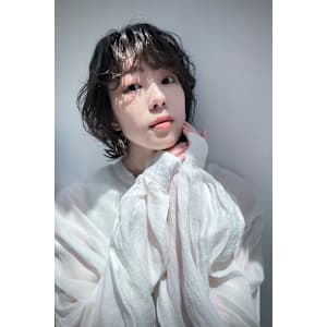 ソフトウルフ　ボブルフコテ巻きパーマ　オリーブカラー