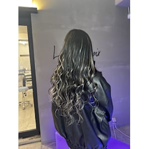 スモーキーグレー