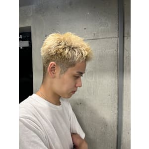 アップバングショート　ハイトーン