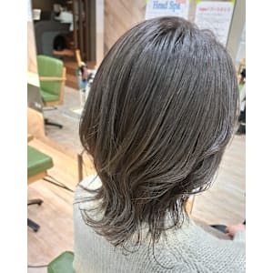 ミディアムウルフグレージュ