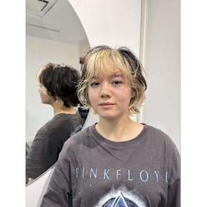 インナーカラー/抜きっぱなしブロンド/ブリーチあり/横浜元町