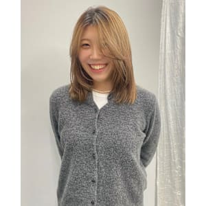 ステップボーンカットハイレイヤースタイル