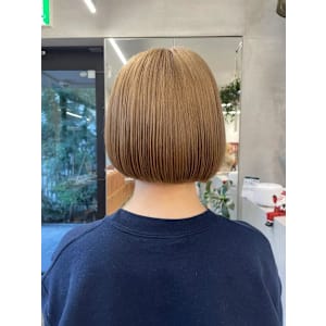 ボブ/ハイトーン/ベージュカラー