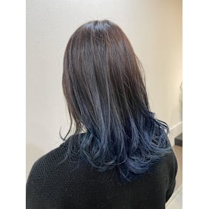 ブルーのグラデーションカラー