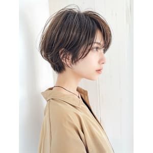 大人レイヤーボブ　マッシュショート　グレージュカラー