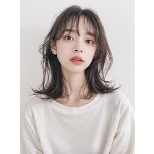 グレージュカラー　透明感　シースルーバング　ニュアンス巻き