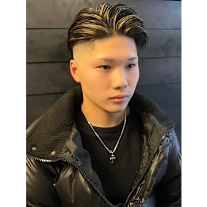 スキンフェード　金メッシュ　オールバック　ツーブロック