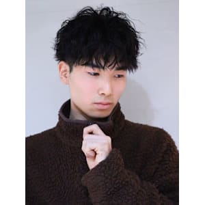 ツイストスパイラルパーマ　強めパーマ　マッシュパーマ　束感