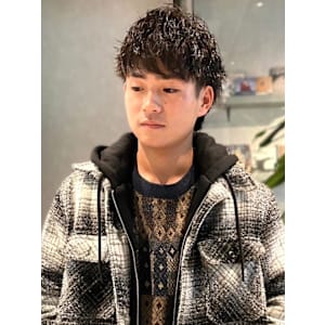 ツイストスパイラルパーマ　束感　10代20代　マッシュパーマ