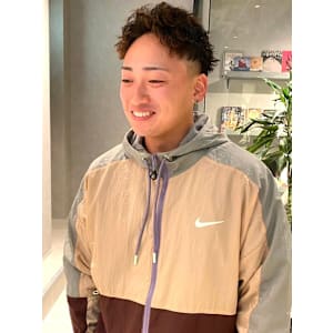 アップバング　スパイラルパーマ　束感　メンズパーマ　20代