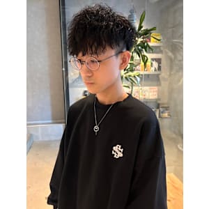 ツイストスパイラルパーマ　刈り上げ　ツーブロック　束感