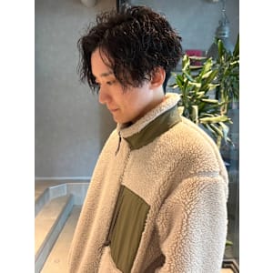 ツイストスパイラルパーマ　メンズミディアム　束感　前髪なし