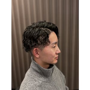 周りと差をつけろ！！ツーブロックハードパーマ☆