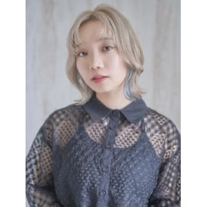 ホワイトベージュ×ペールブルーのボブ♪