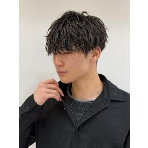 メンズカジュアル　マッシュ　黒髪