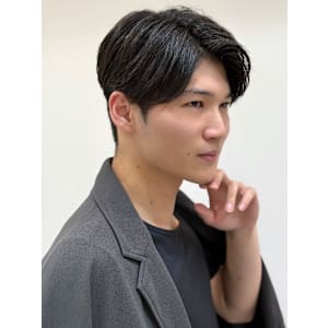 メンズビジネス　センターパート　黒髪