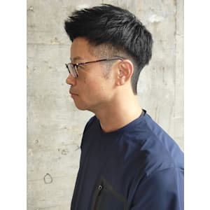 ツーブロック　刈り上げ　ビジネス　メンズショート　黒髪　束感